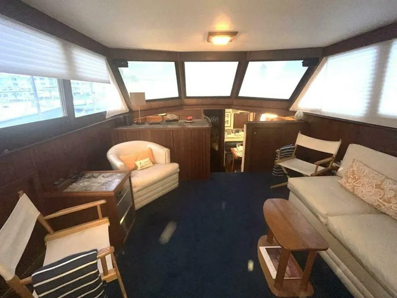 Slide: The Image of Hatteras 48 Motoryacht 1981 - 8
