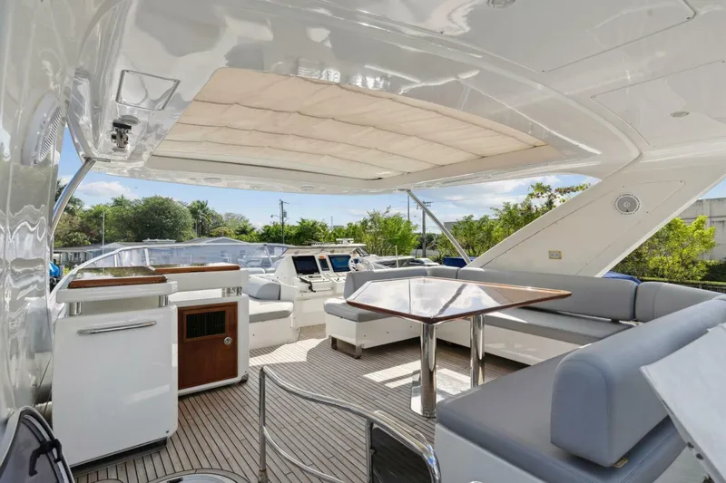 Slide: The Image of Azimut 70 2013 - 13