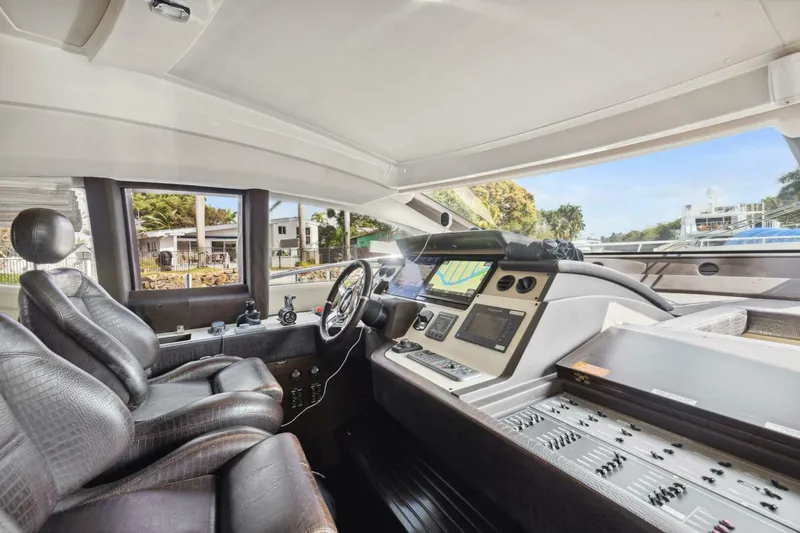 Slide: The Image of Azimut 70 2013 - 33