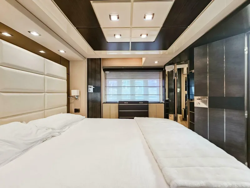 Slide: The Image of Azimut 70 2013 - 40