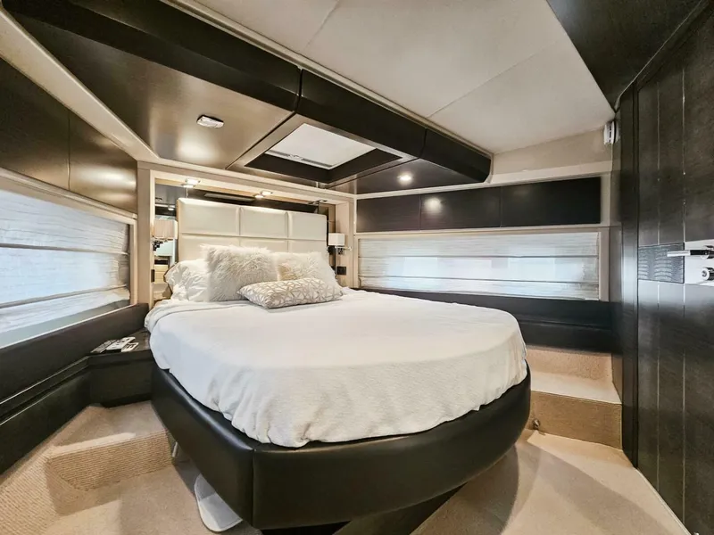 Slide: The Image of Azimut 70 2013 - 48