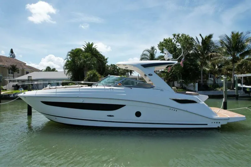 Slide: The Image of Sea Ray 350 Sundancer 2016 - 10