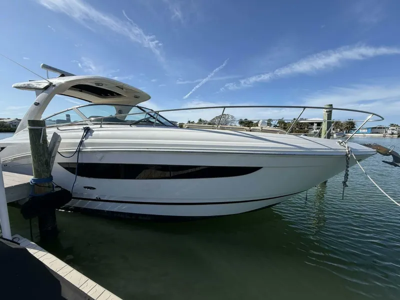Slide: The Image of Sea Ray 350 Sundancer 2016 - 11