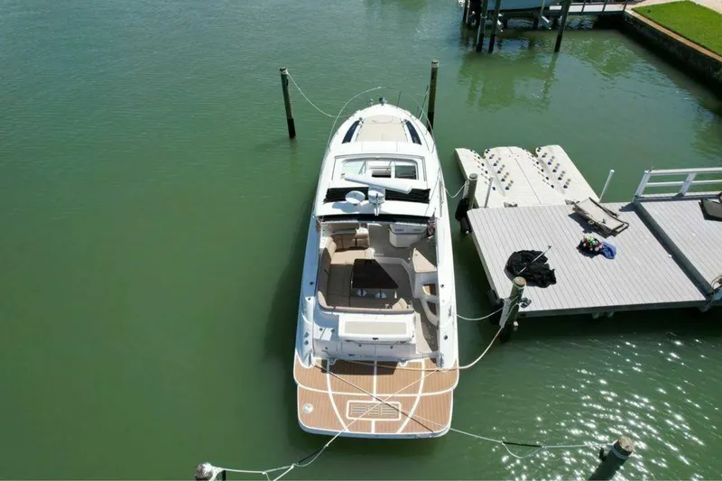 Slide: The Image of Sea Ray 350 Sundancer 2016 - 12
