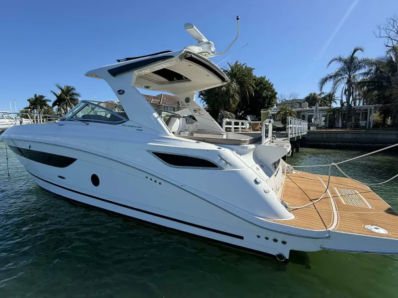 Slide: The Image of Sea Ray 350 Sundancer 2016 - 15