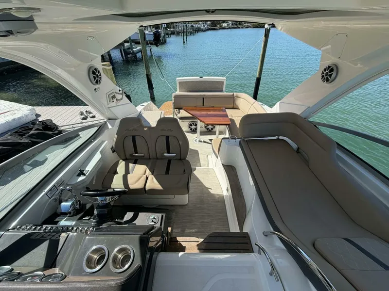 Slide: The Image of Sea Ray 350 Sundancer 2016 - 21
