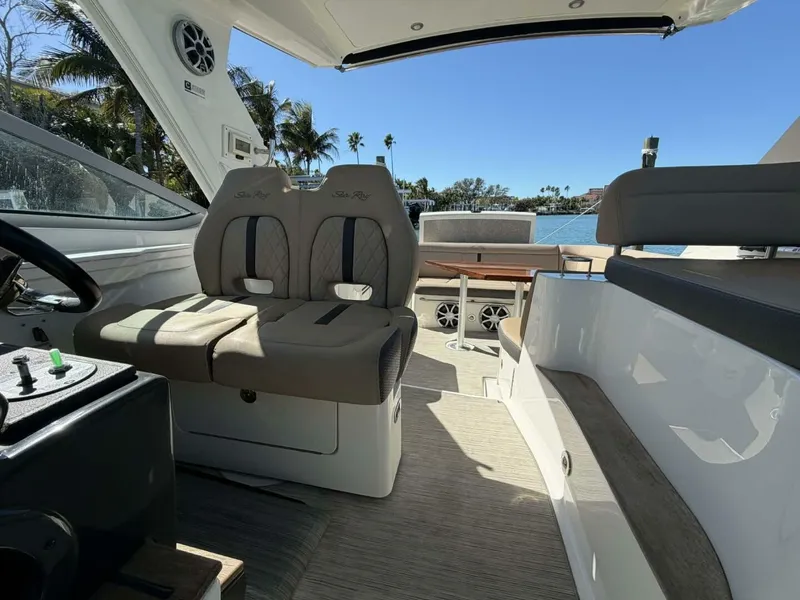 Slide: The Image of Sea Ray 350 Sundancer 2016 - 29