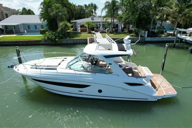 Slide: The Image of Sea Ray 350 Sundancer 2016 - 4