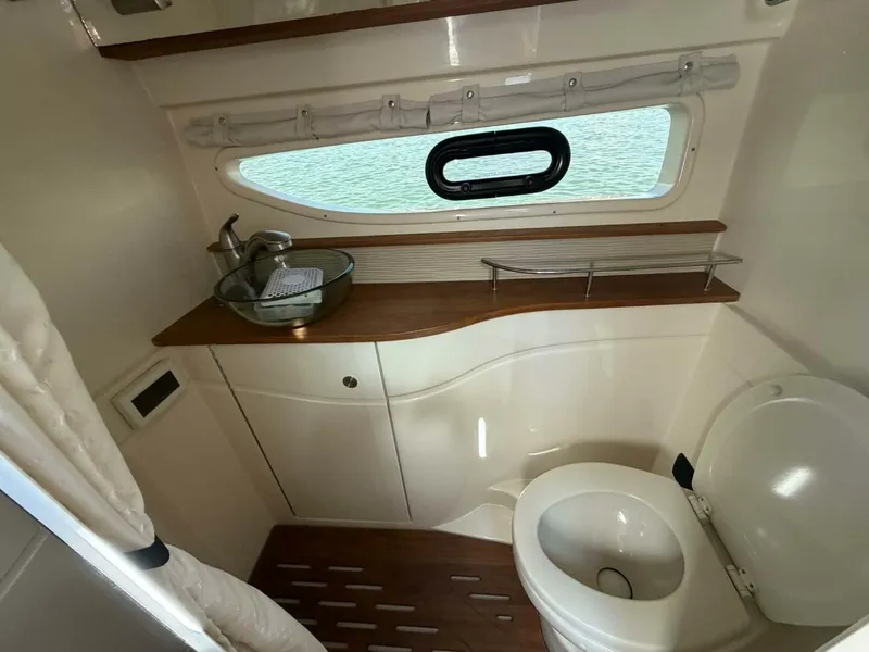Slide: The Image of Sea Ray 350 Sundancer 2016 - 44
