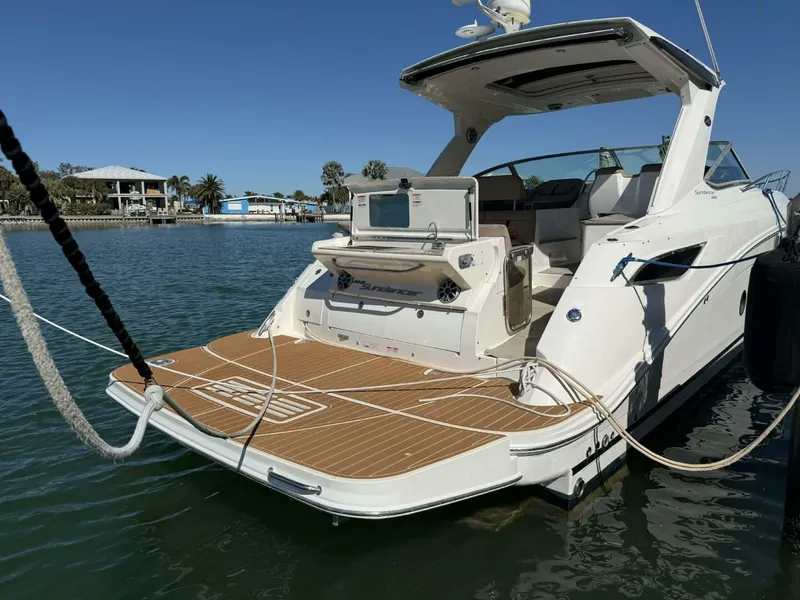 Slide: The Image of Sea Ray 350 Sundancer 2016 - 5