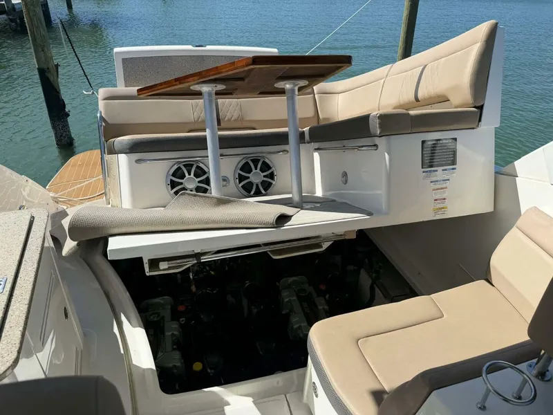 Slide: The Image of Sea Ray 350 Sundancer 2016 - 50