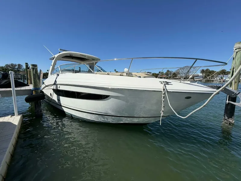 Slide: The Image of Sea Ray 350 Sundancer 2016 - 8