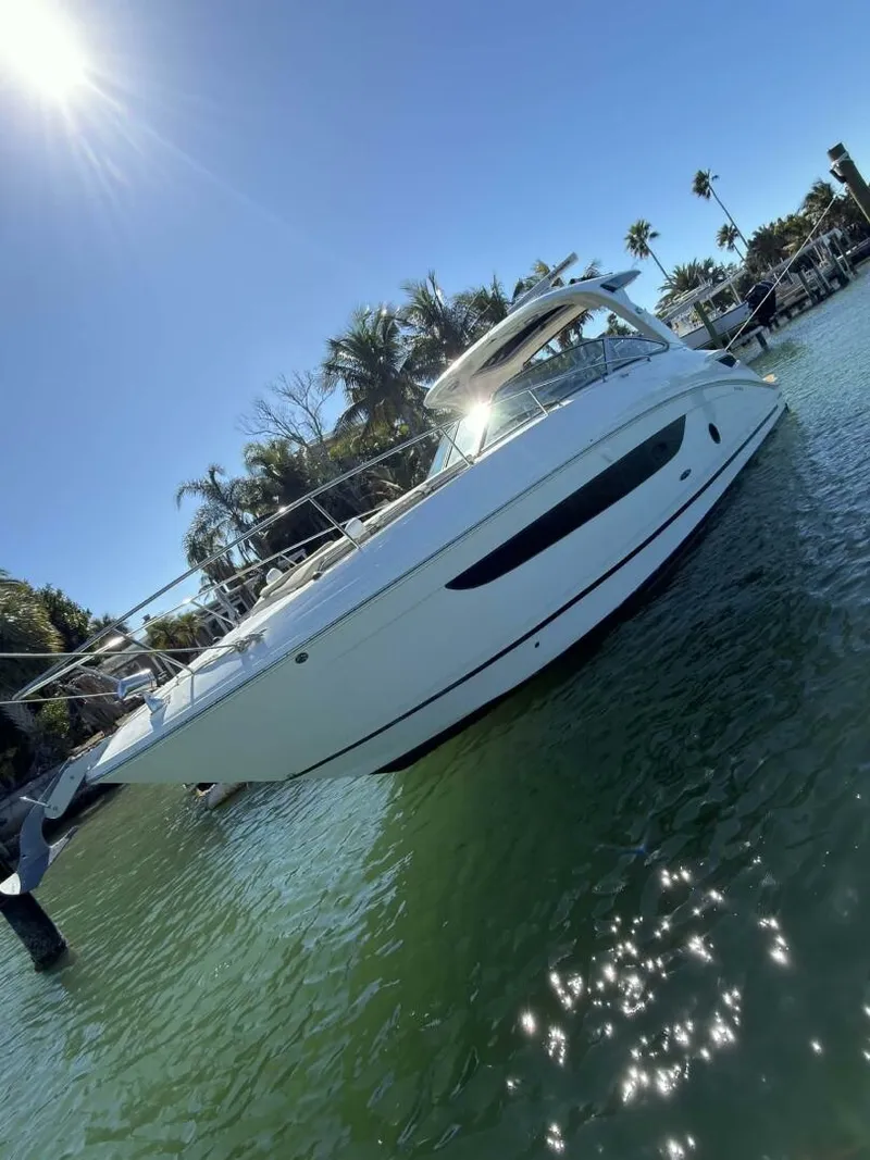 Slide: The Image of Sea Ray 350 Sundancer 2016 - 9