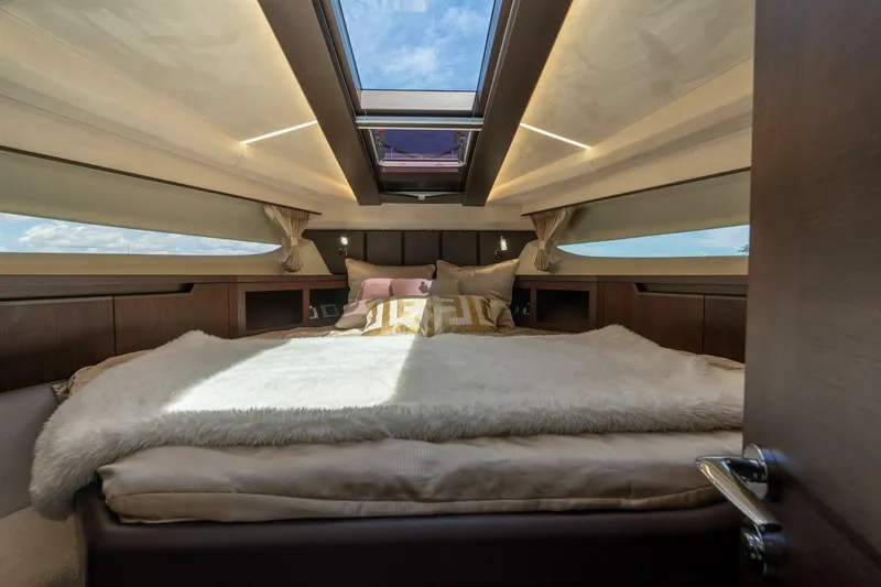 Slide: The Image of Galeon 425 HTS 2022 - 14
