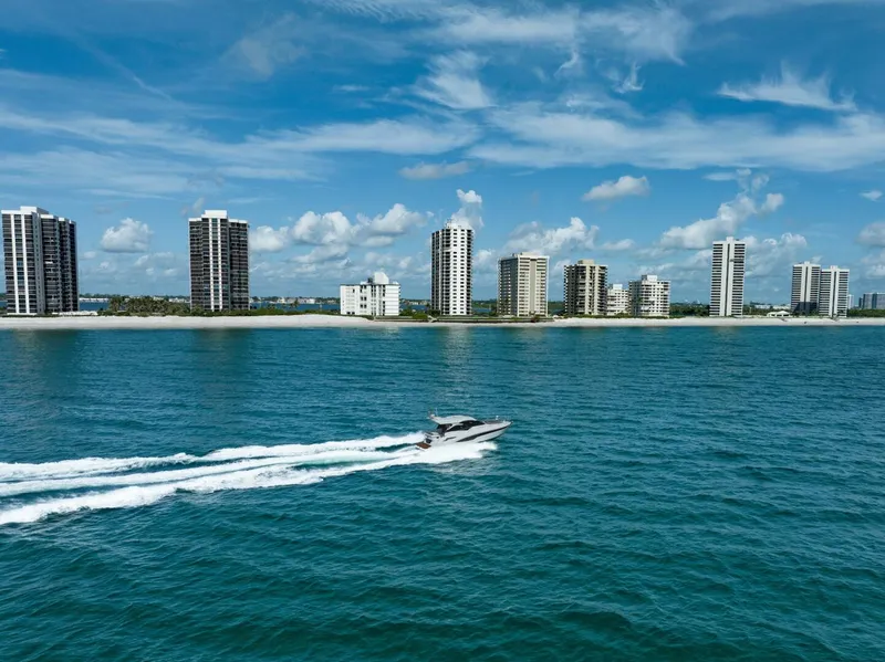 Slide: The Image of Galeon 425 HTS 2022 - 2