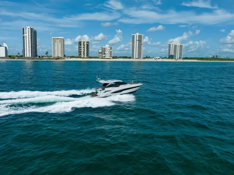 Slide: The Image of Galeon 425 HTS 2022 - 3