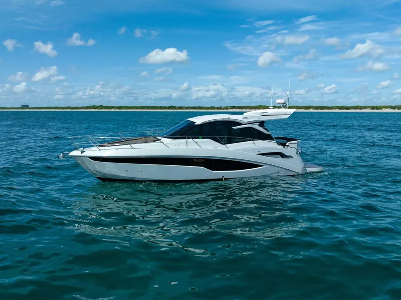 Slide: The Image of Galeon 425 HTS 2022 - 6
