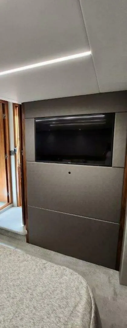 Slide: The Image of Sunseeker Predator 2018 - 26