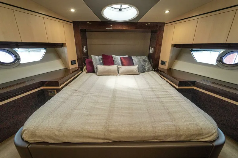 Slide: The Image of Sunseeker 2016 - 14