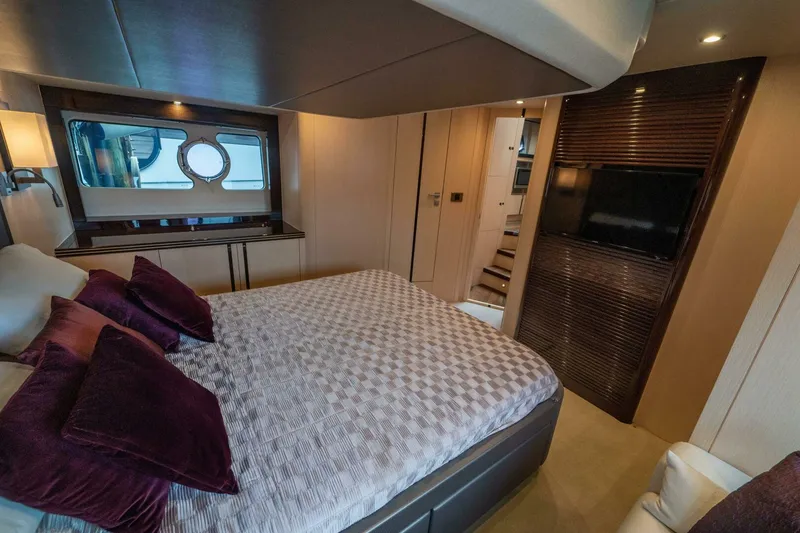 Slide: The Image of Sunseeker 2016 - 15
