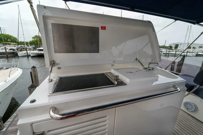 Slide: The Image of Sunseeker 2016 - 18