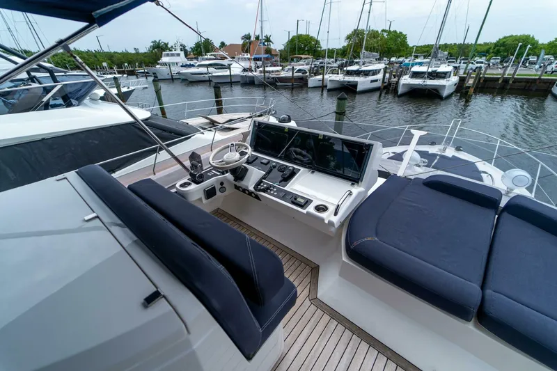 Slide: The Image of Sunseeker 2016 - 20