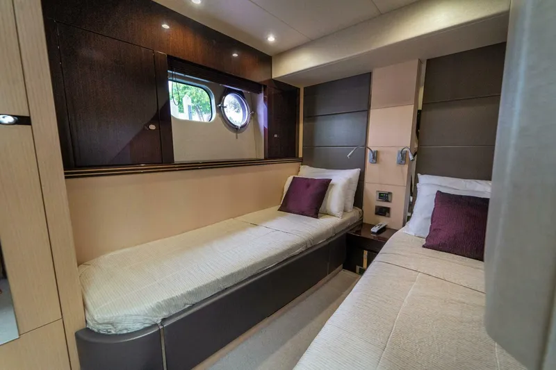 Slide: The Image of Sunseeker 2016 - 40