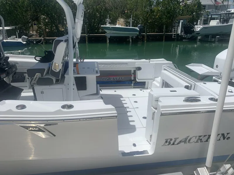 Slide: The Image of Blackfin 302 CC 2023 - 3