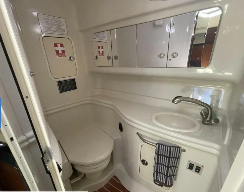 Slide: The Image of Sea Ray 320 Sundancer 2007 - 17