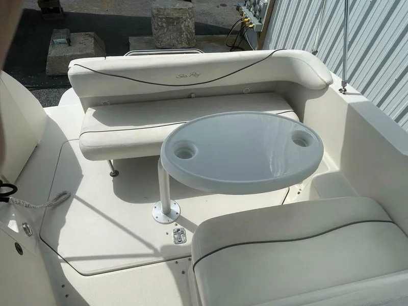 Slide: The Image of Sea Ray 240 Sundancer 2004 - 5
