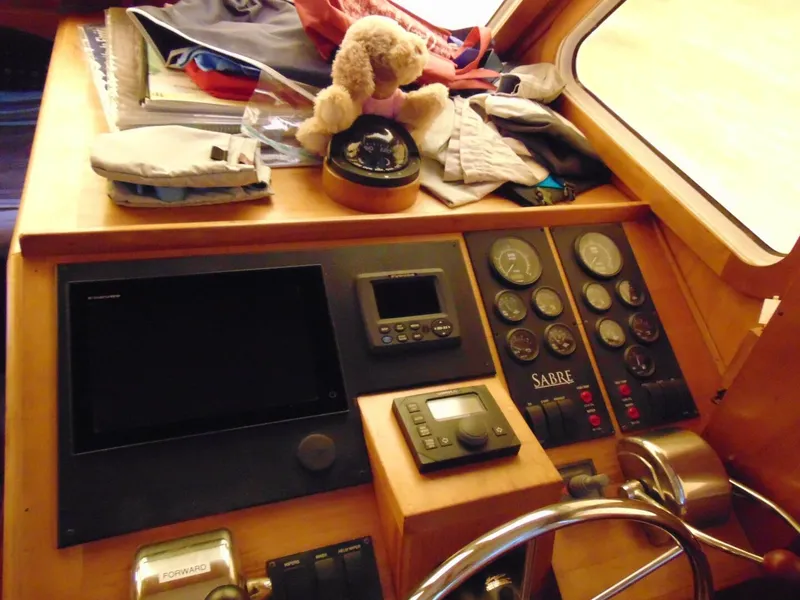 Slide: The Image of Sabre Flybridge 2004 - 15