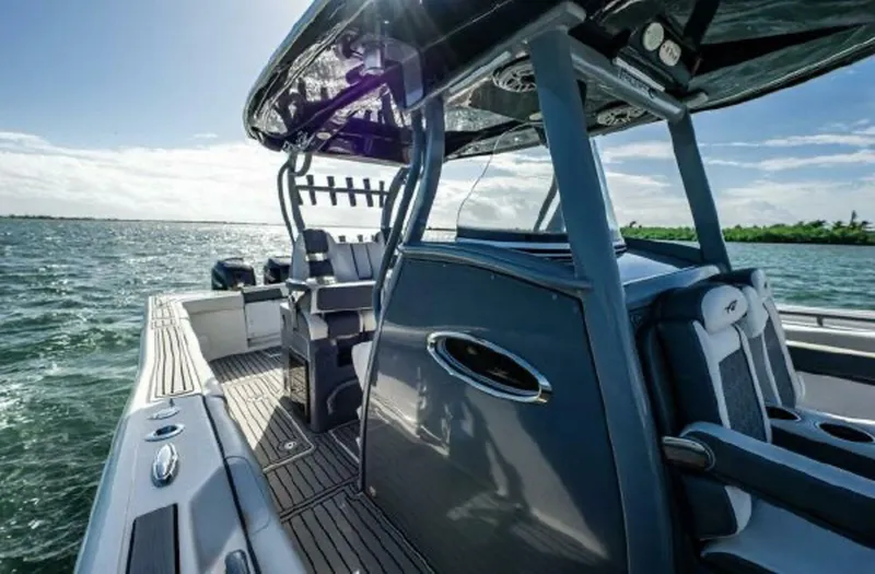Slide: The Image of Tidewater 320 CC Adventure 2020 - 10
