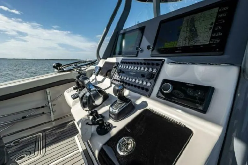 Slide: The Image of Tidewater 320 CC Adventure 2020 - 14