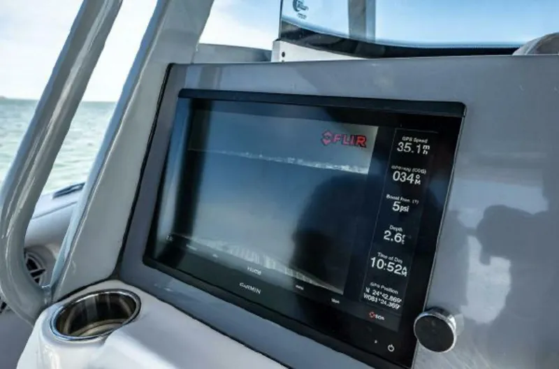 Slide: The Image of Tidewater 320 CC Adventure 2020 - 15
