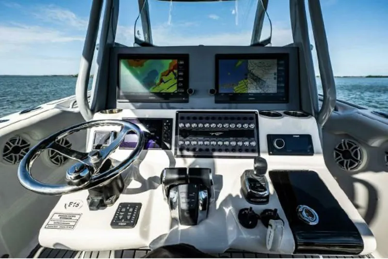 Slide: The Image of Tidewater 320 CC Adventure 2020 - 16
