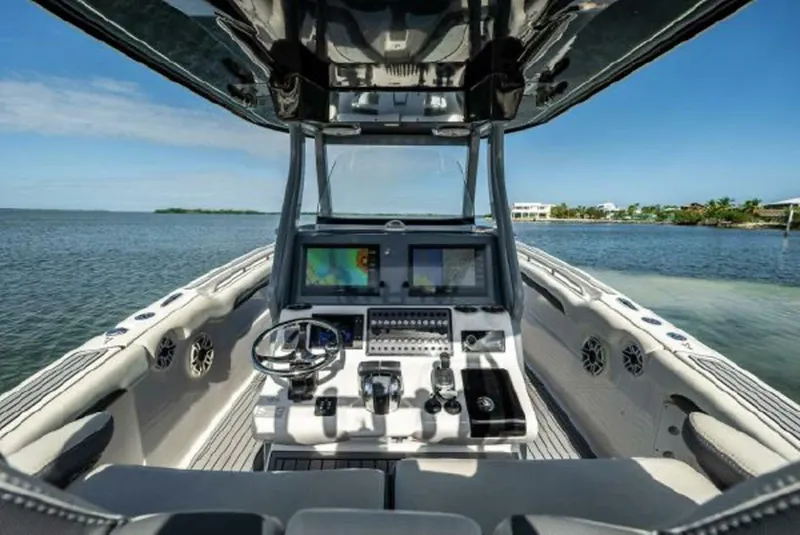 Slide: The Image of Tidewater 320 CC Adventure 2020 - 17