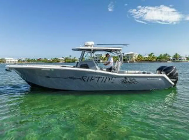Slide: The Image of Tidewater 320 CC Adventure 2020 - 3