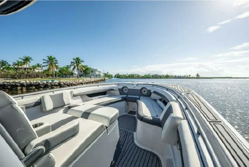 Slide: The Image of Tidewater 320 CC Adventure 2020 - 6