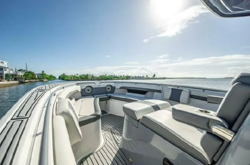 Slide: The Image of Tidewater 320 CC Adventure 2020 - 7