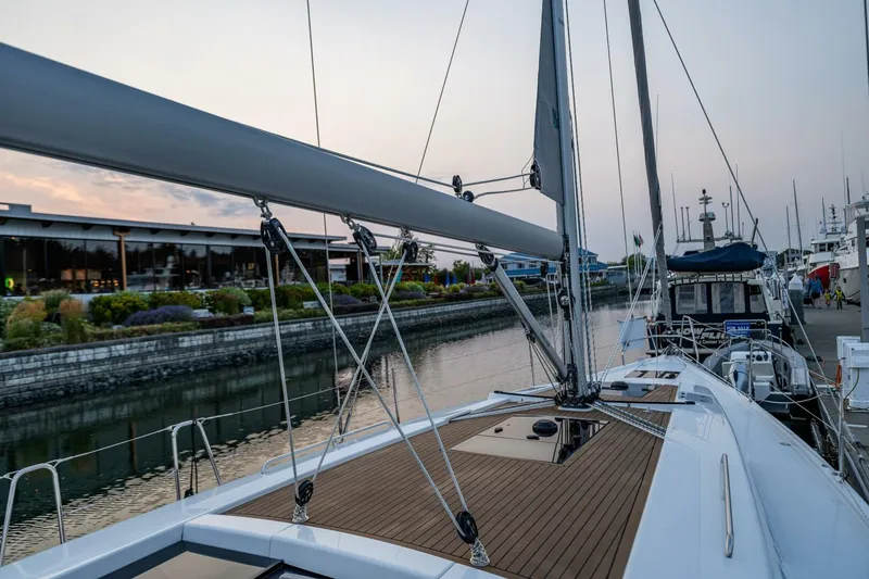 Slide: The Image of Hanse 418 2023 - 34