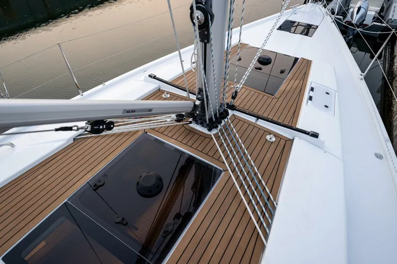 Slide: The Image of Hanse 418 2023 - 35