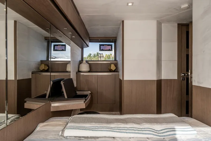 Slide: The Image of Galeon 640 FLY 2019 - 11