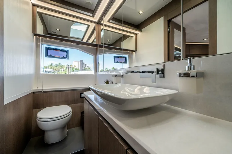 Slide: The Image of Galeon 640 FLY 2019 - 17