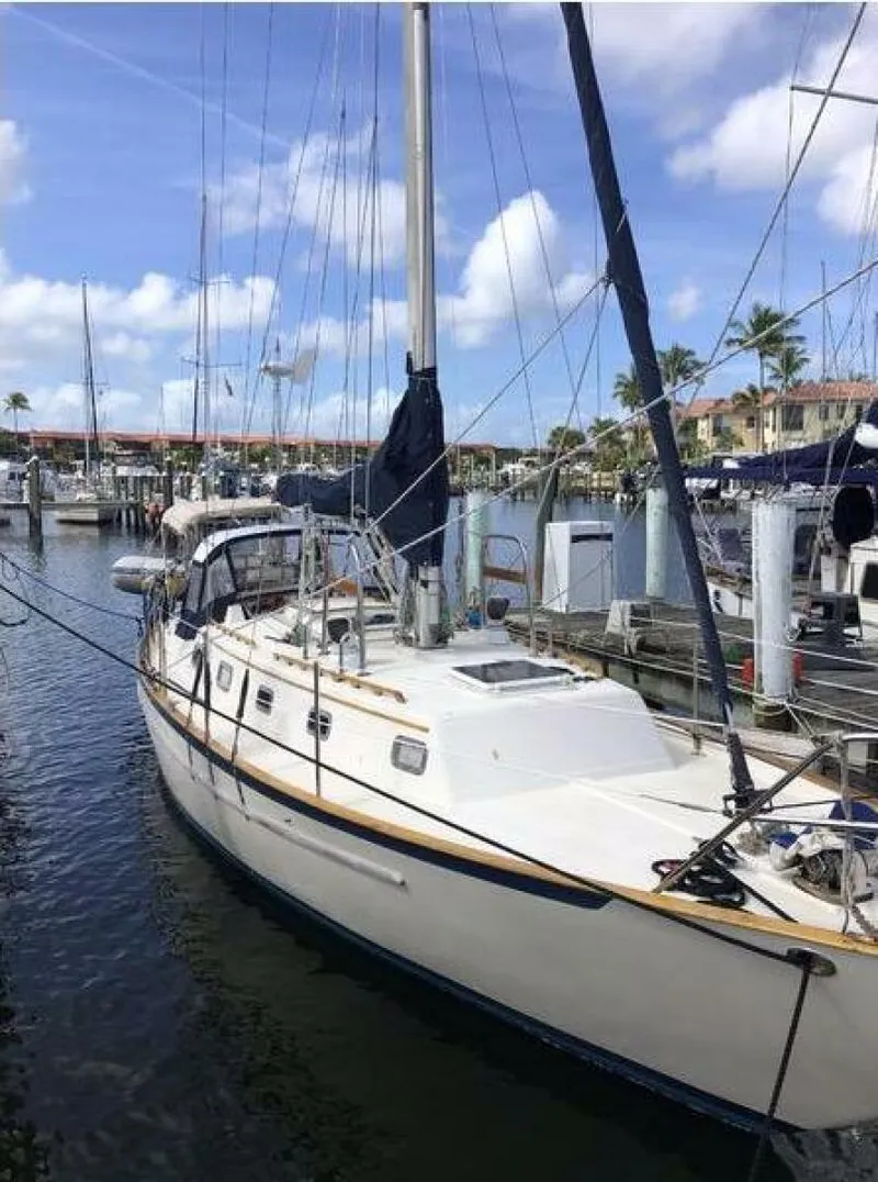 The Image of Pacific Seacraft Crealock 37 1994 - 0