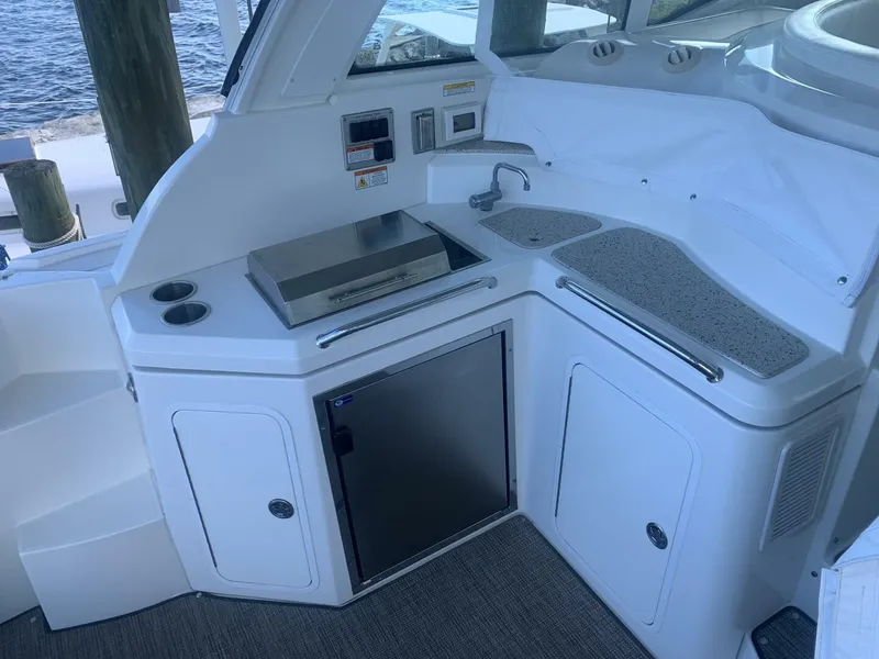 Slide: The Image of Cruisers 420 Sports Coupe 2011 - 15