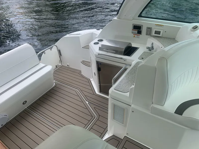 Slide: The Image of Cruisers 420 Sports Coupe 2011 - 16
