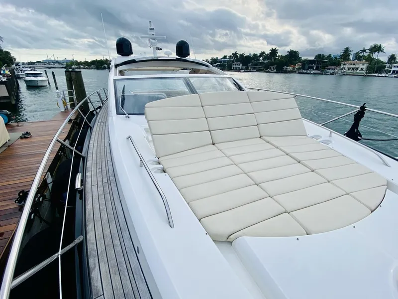 Slide: The Image of Sunseeker Predator 60 2010 - 17