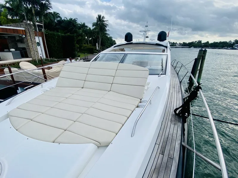Slide: The Image of Sunseeker Predator 60 2010 - 18