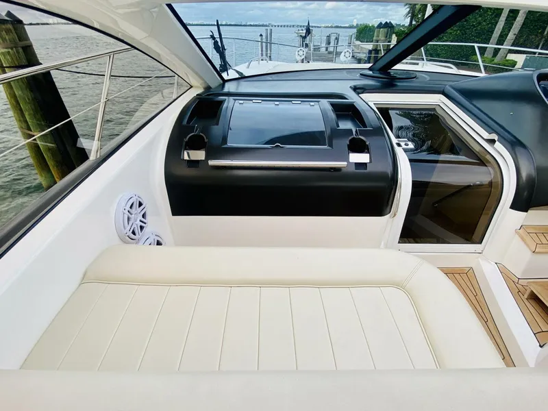 Slide: The Image of Sunseeker Predator 60 2010 - 47