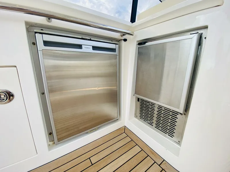 Slide: The Image of Sunseeker Predator 60 2010 - 53